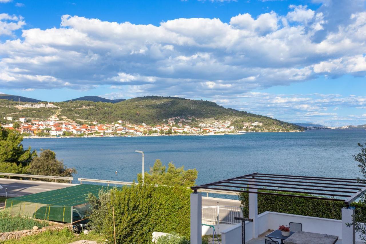 Apartments By The Sea Poljica, Trogir - 19316 Marina Bagian luar foto